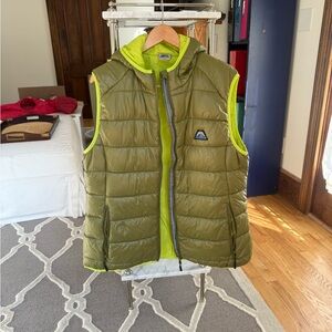 Mapamyumco Green Puffer Vest with Hood